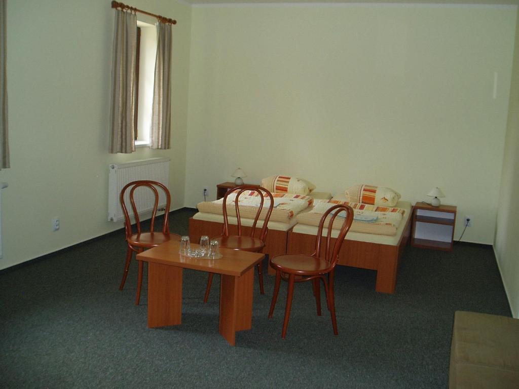Restaurace A Penzion Ceska Hospoda Heřmanice الغرفة الصورة