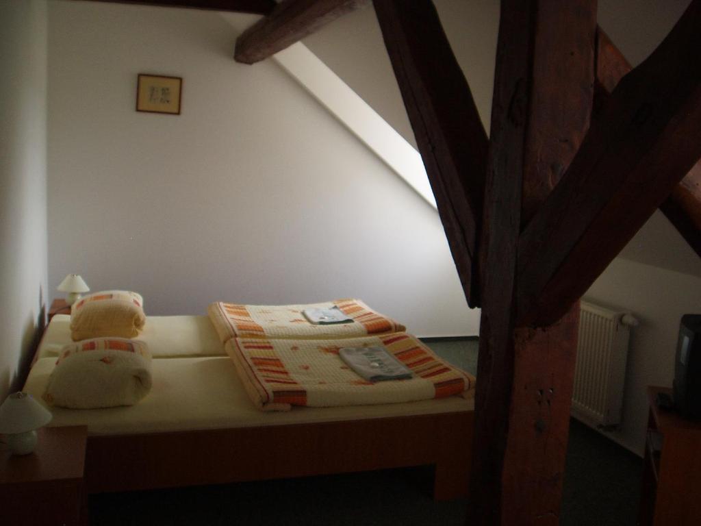 Restaurace A Penzion Ceska Hospoda Heřmanice الغرفة الصورة